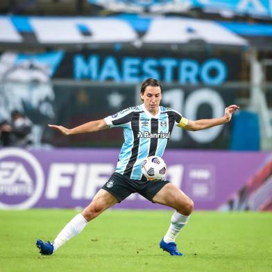 Gremio x LanusRS - FUTEBOL/CONMEBOL SULAMERICANA 2021 /GREMIO X LANUS - ESPORTES - Lance da partida entre Gremio e Lanus disputada na noite desta quinta-feira, na Arena do Gremio, valida pela Sulamericana 2021. Pedro Geromel FOTO: LUCAS UEBEL/GREMIO FBPAEditoria: SPOLocal: Porto AlegreIndexador: Lucas UebelSecao: futebolFonte: Gremio.netFotógrafo: Gremio x Lanus<!-- NICAID(14782924) -->