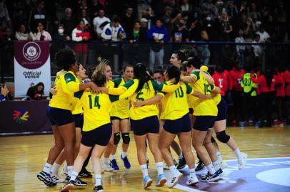 CAXIAS DO SUL, RS, BRASIL, 14/05/2022. Brasil x Quênia, decisão da medalha de bronze do handebol feminino da 24ª Surdolimpíadas de Verão realizado no ginásio poliesportivo da UCS. O Brasil venceu e garantiu o terceiro lugar. (Porthus Junior/Agência RBS)<!-- NICAID(15096246) -->