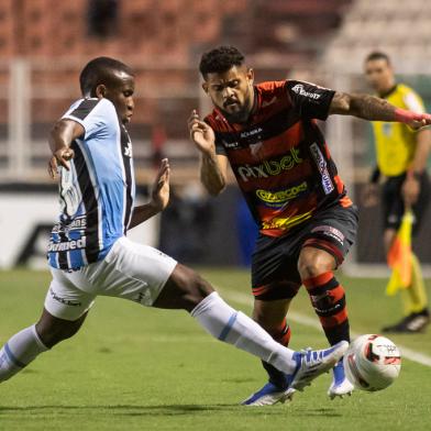 BRASILEIRO B 2022, ITUANO X GRÊMIOSP - BRASILEIRO B 2022, ITUANO X GRÊMIO - ESPORTES - BRASILEIRO B 2022, ITUANO X GRÊMIO - Roberto jogador do Ituano disputa lance com Elias jogador do Grêmio durante partida no estádio Novelli Junior pelo campeonato Brasileiro B 2022. 16/05/2022 - Foto: DIOGO REIS/AGIF - AGÊNCIA DE FOTOGRAFIA/AGIF - AGÊNCIA DE FOTOGRAFIA/ESTADÃO CONTEÚDOEditoria: ESPORTESLocal: ITUIndexador: DIOGO REISSecao: ItuanoFotógrafo: AGIF - AGÊNCIA DE FOTOGRAFIA<!-- NICAID(15097700) -->