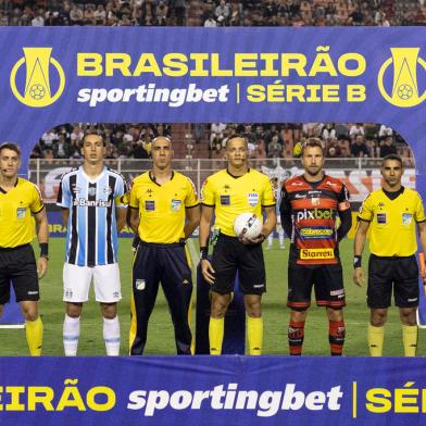 BRASILEIRO B 2022, ITUANO X GRÊMIOSP - BRASILEIRO B 2022, ITUANO X GRÊMIO - ESPORTES - BRASILEIRO B 2022, ITUANO X GRÊMIO - Jogadores do Ituano e Grêmio posam para fotos ao lado do árbitro antes na partida no estádio Novelli Junior pelo campeonato Brasileiro B 2022. 16/05/2022 - Foto: DIOGO REIS/AGIF - AGÊNCIA DE FOTOGRAFIA/AGIF - AGÊNCIA DE FOTOGRAFIA/ESTADÃO CONTEÚDOEditoria: ESPORTESLocal: ITUIndexador: DIOGO REISSecao: ItuanoFotógrafo: AGIF - AGÊNCIA DE FOTOGRAFIA<!-- NICAID(15097699) -->