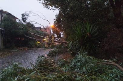 Chuva provoca transtornos em Caxias<!-- NICAID(15098971) -->