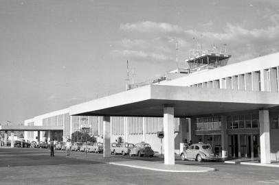 Aeroporto Salgado Filho em 1975#Fotógrafo: Paulo Dias#Envelope: 105362<!-- NICAID(15094397) -->