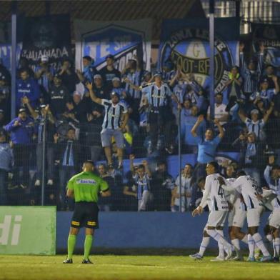 Vacaria, RS, Brasil, 24/05/2022 - *EM BAIXA* Glória vs Grêmio em Vacaria pela Recopa Gaúcha - Foto: Lauro Alves/Agência RBS<!-- NICAID(15105680) -->