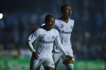 Gremio x GloriaRS - FUTEBOL/RECOPA GAUCHA 2022 /GREMIO X GLORIA - ESPORTES - Lance da partida entre Gremio e Gloria disputada na noite desta terça-feira, no Estádio Altos da Gloria, valida pela Recopa Gaucha 2022. FOTO: LUCAS UEBEL/GREMIO FBPA/DIVULGAÇÃOEditoria: SPOLocal: VacariaIndexador: Lucas UebelSecao: futebolFonte: Gremio.netFotógrafo: Gremio x Gloria<!-- NICAID(15105739) -->