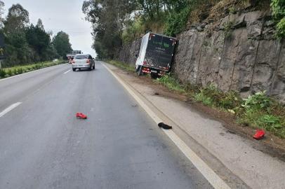 *A PEDIDO DE SAMANTHA KLEIN* (Atropelamento de Ciclista)- Sinistro de trânsito do tipo Atropelamento - GRv Farroupilha - Foto: CRBM/Divulgação<!-- NICAID(15108176) -->