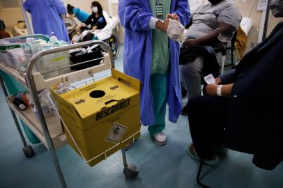 Porto Alegre, RS, Brasil - 27/05/2022 - Número de pacientes internados na UPA Moacyr Scliar está maior que a capacidade de atendimento do local. (Foto: Anselmo Cunha/Agência RBS)<!-- NICAID(15109038) -->