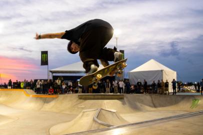 PORTO ALEGRE, RS, BRASIL, 27.05.2022: O atleta medalista olimpico Pedro Barros no primeiro dia do STU Campeonato de Skate em Porto Alegre. Foto: Camila Hermes/Agencia RBSIndexador: Camila Hermes<!-- NICAID(15109276) -->