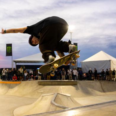 PORTO ALEGRE, RS, BRASIL, 27.05.2022: O atleta medalista olimpico Pedro Barros no primeiro dia do STU Campeonato de Skate em Porto Alegre. Foto: Camila Hermes/Agencia RBSIndexador: Camila Hermes<!-- NICAID(15109276) -->