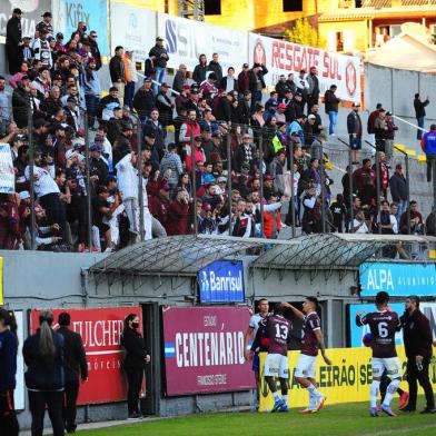 CAXIAS DO SUL, RS, BRASIL, 21/05/2022. Caxias x Marcílio Dias, jogo válido pela sexta rodada do Grupo 8 da série D do Campeonato Brasileiro e realizado no estádio Centenário. (Porthus Junior/Agência RBS)<!-- NICAID(15103031) -->