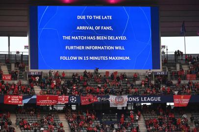 The delay to the start of the match is written on the display prior to the UEFA Champions League final football match between Liverpool and Real Madrid at the Stade de France in Saint-Denis, north of Paris, on May 28, 2022. (Photo by Anne-Christine POUJOULAT / AFP)<!-- NICAID(15109624) -->