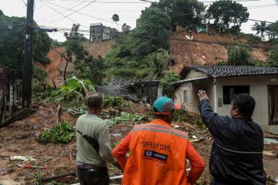 Deslizamento de terra em Recife, Pernambuco, causado por fortes chuvas<!-- NICAID(15109761) -->