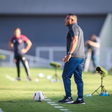 Gremio x Vila NovaFUTEBOL/CAMPEONATO BRASILEIRO 2022 /GREMIO X VILA NOVA - ESPORTES - Lance da partida entre Gremio e Vila Nova disputada na tarde deste domingo, no Estadio Serra Dourada, em Goiania, em partida valida pela Campeonato Brasileiro 2022. FOTO: LUCAS UEBEL/GREMIO FBPAEditoria: SPOLocal: GoianiaIndexador: Lucas UebelSecao: futebolFonte: Gremio.netFotógrafo: Gremio x Vila Nova<!-- NICAID(15109965) -->