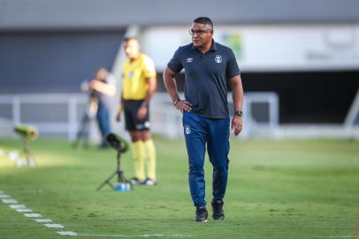 Gremio x Vila NovaFUTEBOL/CAMPEONATO BRASILEIRO 2022 /GREMIO X VILA NOVA - ESPORTES - Lance da partida entre Gremio e Vila Nova disputada na tarde deste domingo, no Estadio Serra Dourada, em Goiania, em partida valida pela Campeonato Brasileiro 2022. FOTO: LUCAS UEBEL/GREMIO FBPAEditoria: SPOLocal: GoianiaIndexador: Lucas UebelSecao: futebolFonte: Gremio.netFotógrafo: Gremio x Vila Nova<!-- NICAID(15109975) -->