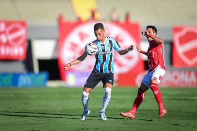 Gremio x Vila NovaFUTEBOL/CAMPEONATO BRASILEIRO 2022 /GREMIO X VILA NOVA - ESPORTES - Lance da partida entre Gremio e Vila Nova disputada na tarde deste domingo, no Estadio Serra Dourada, em Goiania, em partida valida pela Campeonato Brasileiro 2022. FOTO: LUCAS UEBEL/GREMIO FBPAEditoria: SPOLocal: GoianiaIndexador: Lucas UebelSecao: futebolFonte: Gremio.netFotógrafo: Gremio x Vila Nova<!-- NICAID(15109966) -->