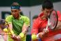 (COMBO/FILES) This combination of file photographs created on May 30, 2022, shows (L) Spains Rafael Nadal as he returns the ball to Netherlands Botic Van De Zandschulp during their mens singles match on day six of the Roland-Garros Open tennis tournament at the Court Suzanne-Lenglen in Paris on May 27, 2022 and (R) Serbias Novak Djokovic as he plays a backhand return to Argentinas Diego Schwartzman during their mens singles match on day eight of the Roland-Garros Open tennis tournament at the Court Suzanne Lenglen in Paris on May 29, 2022. - Novak Djokovic renews his epic 16-year rivalry with Rafael Nadal at the French Open on May 31, 2022, with a semi-final spot at stake and where victory could end the 13-time champions Roland Garros career. Nadal, who will turn 36 on June 3, puts his record of 109 wins and just three losses in Paris, since his title-winning debut in 2005, on the line against the defending champion. (Photo by Anne-Christine POUJOULAT and JULIEN DE ROSA / AFP)Editoria: SPOLocal: ParisIndexador: ANNE-CHRISTINE POUJOULATSecao: tennisFonte: AFPFotógrafo: STF<!-- NICAID(15110721) -->