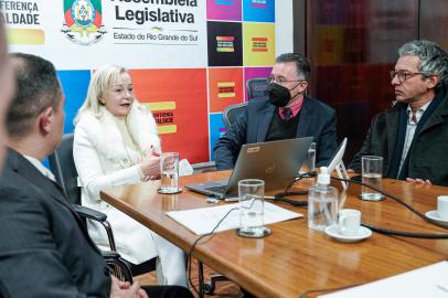 Reunião de líderes na Assembleia Legislativa com desembargadores Vanderlei Teresinha Tremeia Kubiak e Jorge Luís DallAgnol.<!-- NICAID(15111346) -->