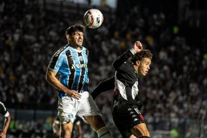 VASCO X GRÊMIORJ - SÉRIE B/VASCO X GRÊMIO - ESPORTES - Kannemann, do Grêmio, em partida contra o Vasco válida pela 10ª rodada da Série B do Campeonato Brasileiro 2022,   realizada no Estádio São Januário, na noite desta quinta-feira (02).    02/06/2022 - Foto: THIAGO MENDES/W9 PRESS/ESTADÃO CONTEÚDOEditoria: ESPORTESLocal: RIO DE JANEIROIndexador: THIAGO MENDESFonte: W9 PRESSFotógrafo: W9 PRESS<!-- NICAID(15114047) -->