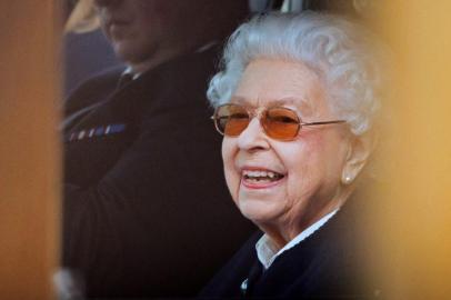 A handout picture released by Royal Windsor shows Britains Queen Elizabeth II attending the Royal Windsor Horse Show in Windsor on May 13, 2022. - A smiling Queen Elizabeth II was pictured watching the Royal Windsor Horse Show, allaying some fears over health problems that saw her miss the opening of the UK parliament earlier this week for the first time in nearly 60 years. (Photo by Ashley NEUHOF / ROYAL WINDSOR / AFP) / RESTRICTED TO EDITORIAL USE - MANDATORY CREDIT AFP PHOTO / ROYAL WINDSOR / ASHLEY NEUHOF - NO MARKETING - NO ADVERTISING CAMPAIGNS - DISTRIBUTED AS A SERVICE TO CLIENTS<!-- NICAID(15095392) -->