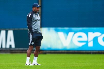 Roger Machado durante treino do Grêmio no CT Luiz Carvalho <!-- NICAID(15096685) -->