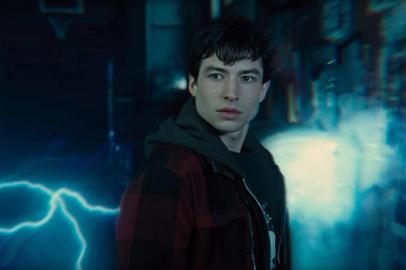 Ezra Miller como Flash em Liga da Justiça<!-- NICAID(15120217) -->