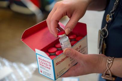 (FILES) In this file photo taken on December 24, 2020 RN Courtney Senechal unpacks a special refrigerated box of Moderna Covid-19 vaccines as she prepared to ready more supply for use at the East Boston Neighborhood Health Center (EBNHC) in Boston, Massachusetts. - Brussels authorized, on January 6, 2021 the Covid-19 vaccine from the US laboratory Moderna, the second to be approved in the EU, announced the President of the European Commission Ursula von der Leyen on Twitter. The vaccine had shortly before received the green light from the European Medicines Agency (EMA). (Photo by Joseph Prezioso / AFP)<!-- NICAID(14686341) -->