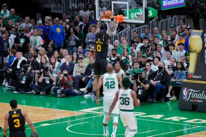 BOSTON, MA - JUNE 10: Gary Payton II #0 of the Golden State Warriors dunks the ball against the Boston Celtics during Game Four of the 2022 NBA Finals on June 10, 2022 at TD Garden in Boston, Massachusetts. NOTE TO USER: User expressly acknowledges and agrees that, by downloading and or using this photograph, user is consenting to the terms and conditions of Getty Images License Agreement. Mandatory Copyright Notice: Copyright 2022 NBAE   Mark Blinch/NBAE via Getty Images/AFP (Photo by MARK BLINCH / NBAE / Getty Images / Getty Images via AFP)<!-- NICAID(15121460) -->