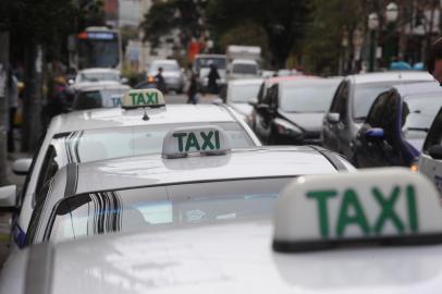 CAXIAS DO SUL, RS, BRASIL (15/08/2016) Para o TJ, concessões de táxis em Caxias não poderiam ser renovadas sem licitação. Concessão de taxi. (Roni Rigon/Pioneiro).<!-- NICAID(12380248) -->