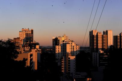 CAXIAS DO SUL, RS, BRASIL, 14/06/2022 - foto geral da cidade, no entardecer. Foto para a capa do caderno Almanaque. Pauta ¿visões sobre a cidade¿ para o aniversário de Caxias. (Marcelo Casagrande/Agência RBS)<!-- NICAID(15124151) -->