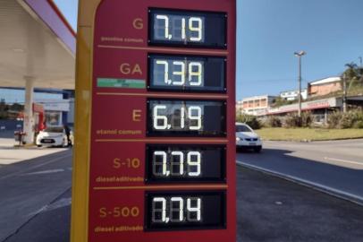 Com nova alta dos combustíveis, gasolina volta a passar dos R$ 7 em Caxias do Sul. Foto: Posto 11 Perimetral Norte (Interlagos)<!-- NICAID(15127333) -->