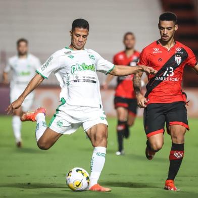 Atlético-GO e Juventude se enfrentam pelo Campeonato Brasileiro, no Estádio Antônio Acyolli, em Goiânia-GO.<!-- NICAID(15127689) -->