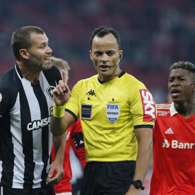 PORTO ALEGRE, RS, BRASIL, 19/06/2022- Inter x Botafogo: jogo válido pela 13ª rodada do Brasileirão. Foto: Anselmo Cunha/Agencia RBS<!-- NICAID(15127766) -->