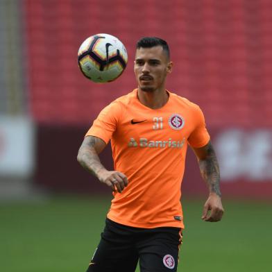 PORTO ALEGRE (RS), 11/3/2019: o lateral Zeca participa de treino do Inter no Estádio Beira-Rio.<!-- NICAID(14319846) -->