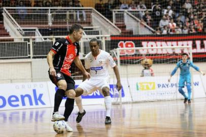 partida acontece em joinville, pela liga nacional de futsal<!-- NICAID(15128451) -->