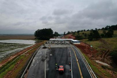 Taquari, RS, Brasil, 22/06/2022 - Imagens da praça de pedágio que está sendo construída na RS  287, KM 47, em Taquari. As obras estão em fase final, e a expectativa é de entrega em meados de agosto.Foto: Jefferson Botega / Agencia RBS<!-- NICAID(15129709) -->