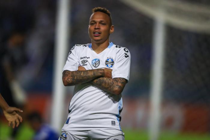 CSA sai na frente, mas deixa Grêmio empatar jogo no Rei Pelé 