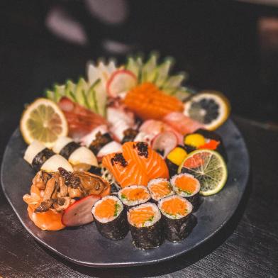 yakusa sushi, destemperados, sushi, sequência, sunomono, combinado de sushi, carpaccio<!-- NICAID(15131615) -->