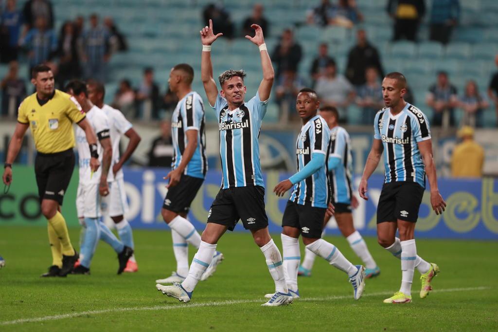 Boa Noite! O paciente com uma hernia inguinal pode jogar futebol