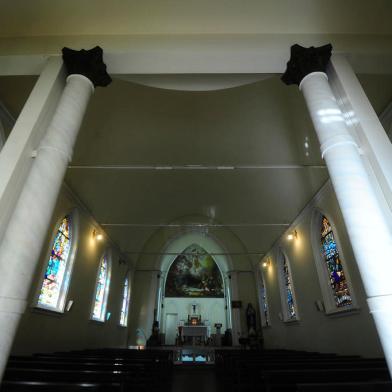 CAXIAS DO SUL, RS, BRASIL, 15/06/2022. Igreja do Santo Sepulcro, na região central de Caxias, para ilustrar a crônica da Tríssia Ordovás. As imagens fazem parte do conjunto de pautas visões sobre a cidade, em comemoração ao aniversário de 132 de Caxias do Sul. (Bruno Todeschini/Agência RBS)<!-- NICAID(15124930) -->