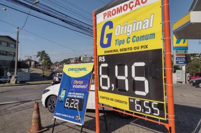 Queda nos preços da gasolina ocorrida em julho de 2022<!-- NICAID(15138535) -->