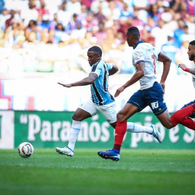 Gremio x BahiaFUTEBOL/CAMPEONATO BRASILEIRO 2022 /GREMIO X BAHIA - ESPORTES - Lance da partida entre Gremio e Bahia disputada na tarde deste domingo, na Arena Fonte Nova, em Salvador, em partida valida pela Campeonato Brasileiro 2022. FOTO: LUCAS UEBEL/Grêmio / DivulgaçãoEditoria: SPOLocal: SalvadorIndexador: Lucas UebelSecao: futebolFonte: Gremio.netFotógrafo: Gremio x Bahia<!-- NICAID(15139045) -->