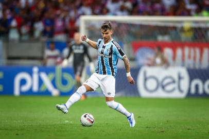 Gremio x BahiaFUTEBOL/CAMPEONATO BRASILEIRO 2022 /GREMIO X BAHIA - ESPORTES - Lance da partida entre Gremio e Bahia disputada na tarde deste domingo, na Arena Fonte Nova, em Salvador, em partida valida pela Campeonato Brasileiro 2022. FOTO: LUCAS UEBEL/Grêmio / DivulgaçãoEditoria: SPOLocal: SalvadorIndexador: Lucas UebelSecao: futebolFonte: Gremio.netFotógrafo: Gremio x Bahia<!-- NICAID(15139066) -->