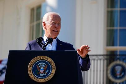 WASHINGTON, DC - JULY 04: U.S. President Joe Biden speaks at the White House on July 04, 2022 in Washington, DC. Biden and first lady Jill Biden were hosting a Fourth of July BBQ and concert with military families and other guests on the south lawn of the White House.   Tasos Katopodis/Getty Images/AFP (Photo by TASOS KATOPODIS / GETTY IMAGES NORTH AMERICA / Getty Images via AFP)<!-- NICAID(15140188) -->