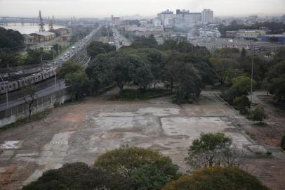 Porto Alegre, RS, Brasil, 07-07-2022: Terreno onde ficava o prédio da SSP (Secretaria de Segurança Pública do RS). Estrutura foi implodida, depois de ser destruída por um incêndio. Agora, estado avalia vender a área. Foto: Mateus Bruxel/ Agência RBSIndexador: Mateus Bruxel<!-- NICAID(15142543) -->