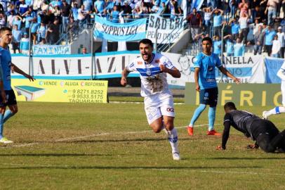 O Esportivo venceu o Lajeadense, por 1 a 0, na primeira semifinal da Divisão de Acesso, na Montanha dos Vinhedos, em Bento Gonçalves.<!-- NICAID(15138922) -->