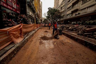 Avançam as obras de revitalização do Quadrilátero Central de Porto Alegre na rua Otávio Rocha. <!-- NICAID(15144519) -->