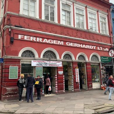 Ferragem Gerhardt na Rua Voluntários da Patria fechou<!-- NICAID(15145916) -->