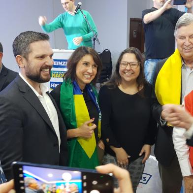 *A PEDIDO DE BRUNO PANCOT* Pré-candidato a governador Luis Carlos Heinze (PP) reúne militância durante ato político em Esteio - Foto: PP/Divulgação<!-- NICAID(15146436) -->