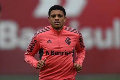 Taison durante treino do Inter em 23/6/2022.Indexador: RICARDO DUARTE<!-- NICAID(15147320) -->