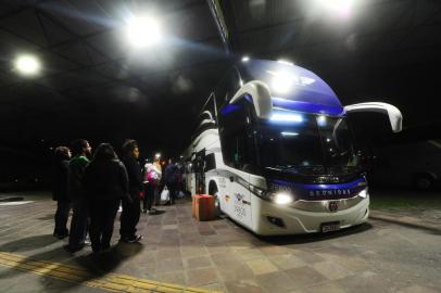 CAXIAS DO SUL, RS, BRASIL, 12/07/2022. Rodoviária Interestadual de Caxias do Sul - transporte interestadual tem retomada lenta após a pandemia. Na foto, ônibus da Reunidas que faz Caxias/Brusque. (Porthus Junior/Agência RBS)<!-- NICAID(15148143) -->