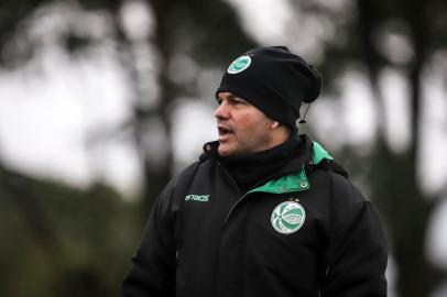 Juventude realiza treinamento no CT para o jogo diante do Goiás. Na foto, técnico Umberto Louzer<!-- NICAID(15149108) -->